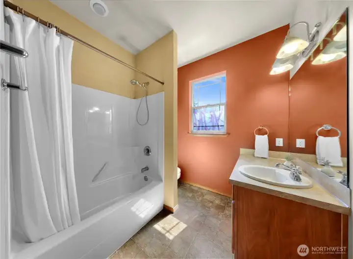 Second-floor full bath