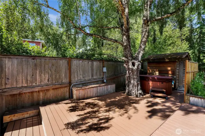 Extensive decking and super-private conveyable Nordic hot tub