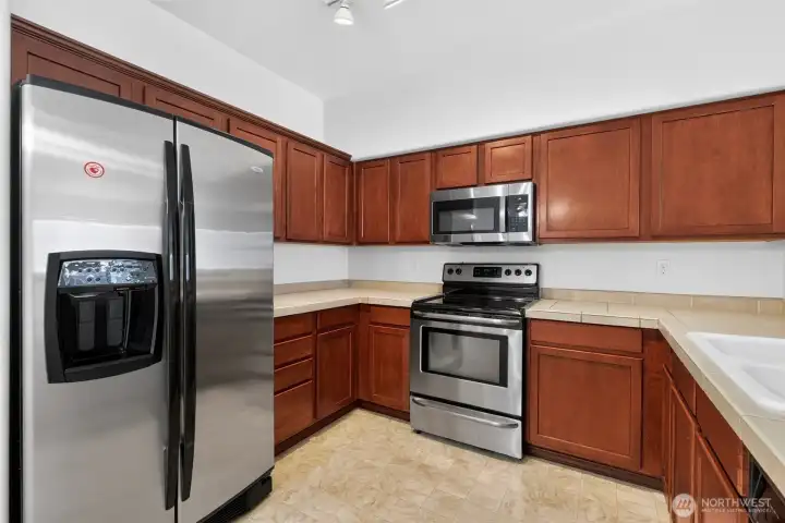 Open concept kitchen plenty of storage Open concept kitchen plenty of storage