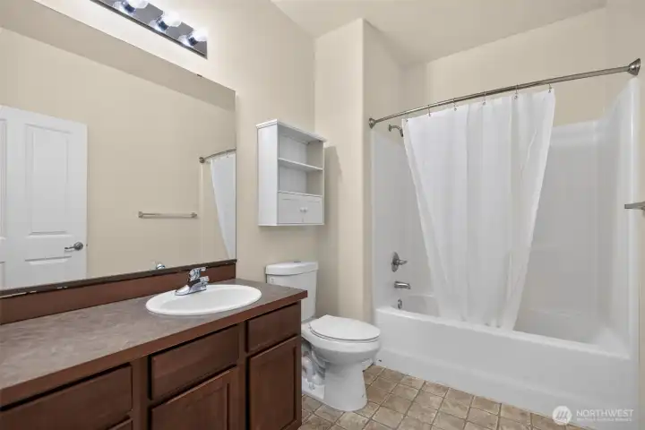 Full Bath Full Bath