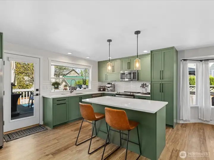 Gorgeous updated kitchen! Gorgeous updated kitchen!