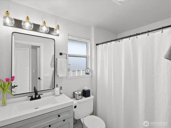 Primary en suite. Primary en suite.