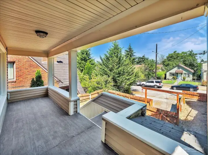 Covered front Porch