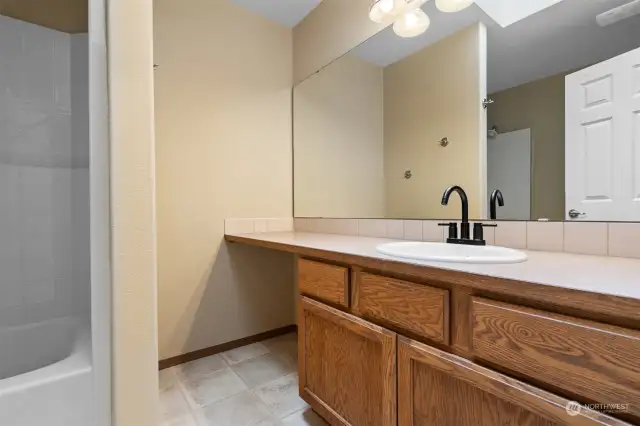Full guest bathroom with shower/tub combo and brand new faucet.