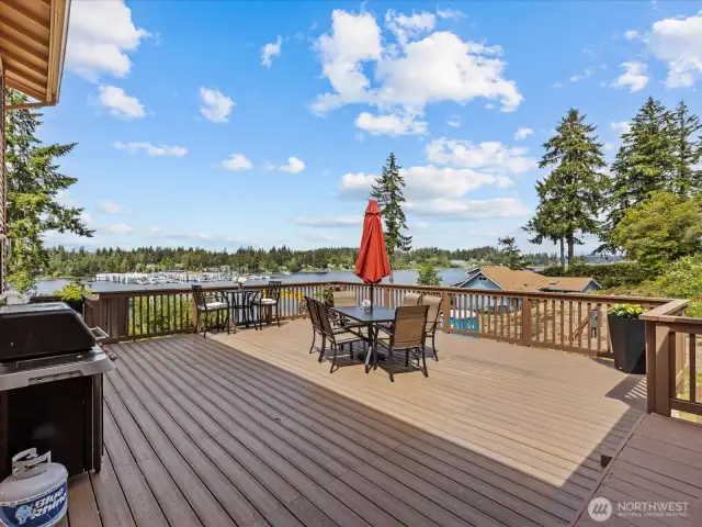 Imagine enjoying the Spring and Summer Mornings and Afternoons. Bremerton Yacht Club across the Bay.