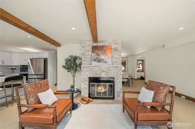 Charming sitting area adjacent to the kitchen—ideal for reading/coffee or quiet moments.