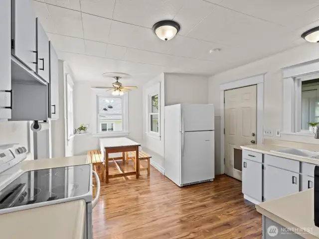 There's plenty of space for all of your cooking and baking needs.