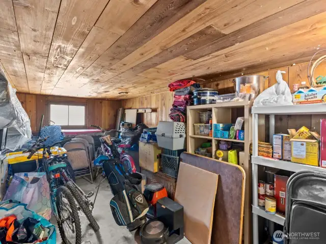Lots of separate rooms.
