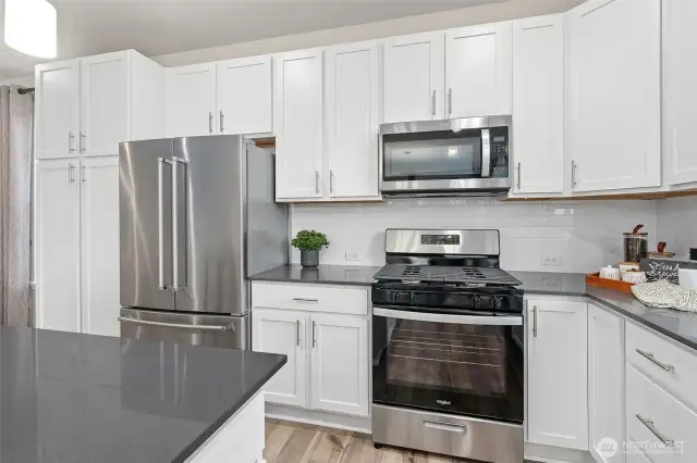 Disclaimer Secondary photos of same floor plan on different lot in different community: Photos are from another Warren, finishes, upgrades, and features may vary.