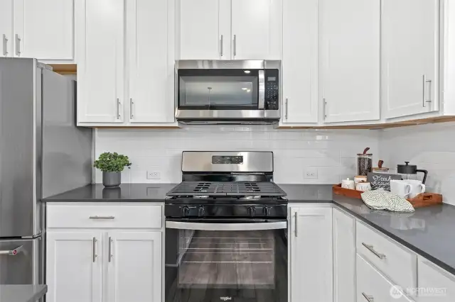Disclaimer Secondary photos of same floor plan on different lot in different community: Photos are from another Warren, finishes, upgrades, and features may vary.
