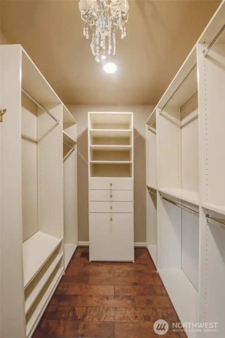 Bedroom 3-WIC with built ins