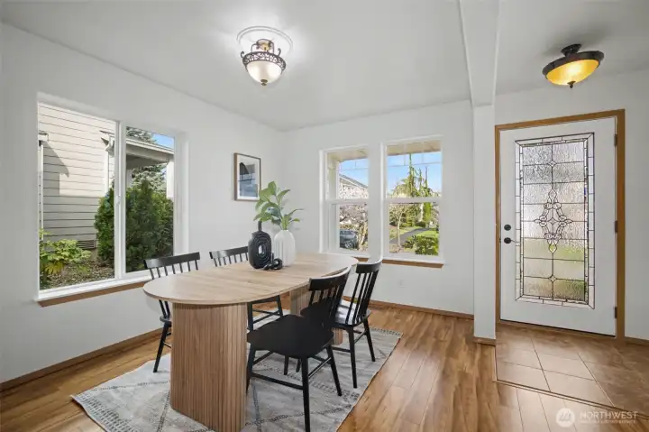 Dining area with space for everyone!