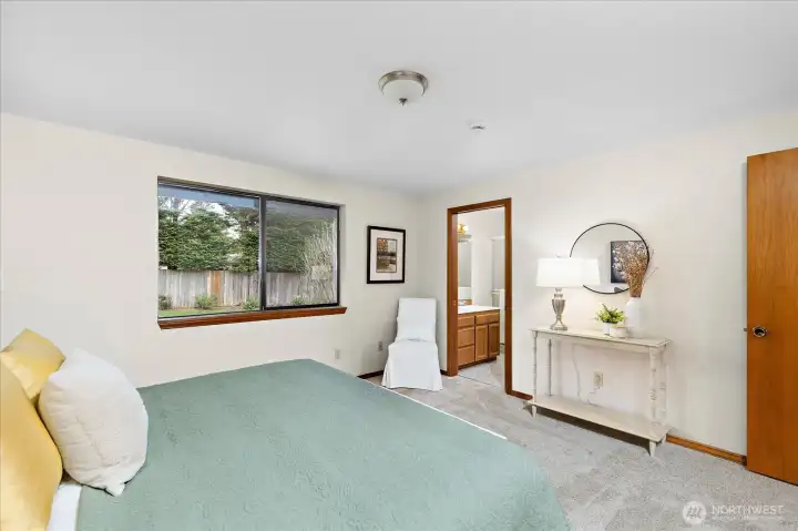 Primary ben-suite bedroom