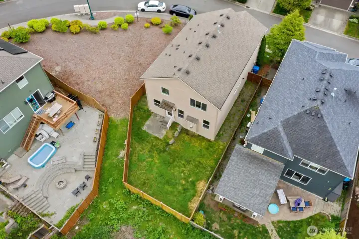 Corner lot and green space at the backyard
