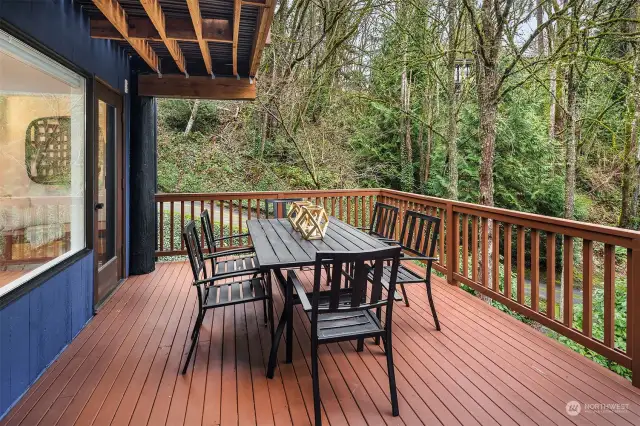 Outside dining balcony off dining room