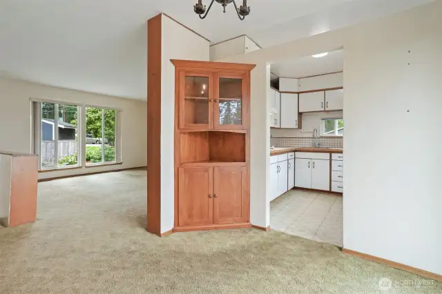Possible option to open kitchen to dining room?