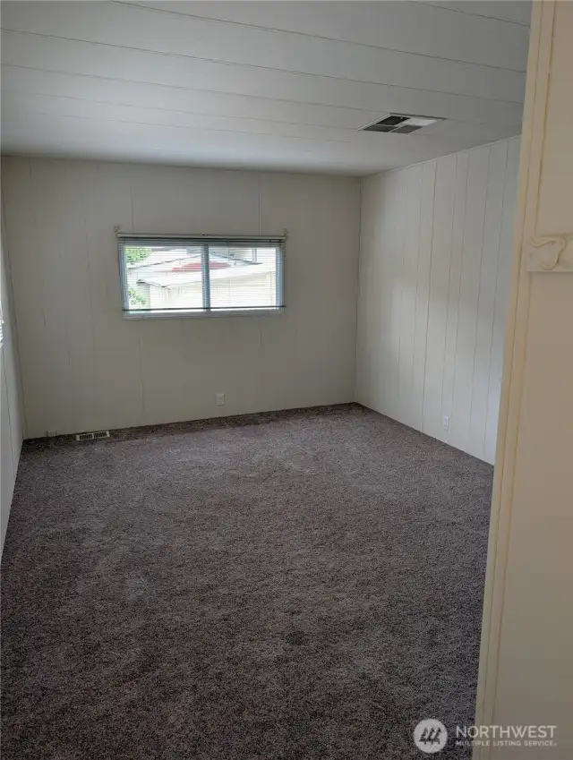 Secondary bedroom, from hallway