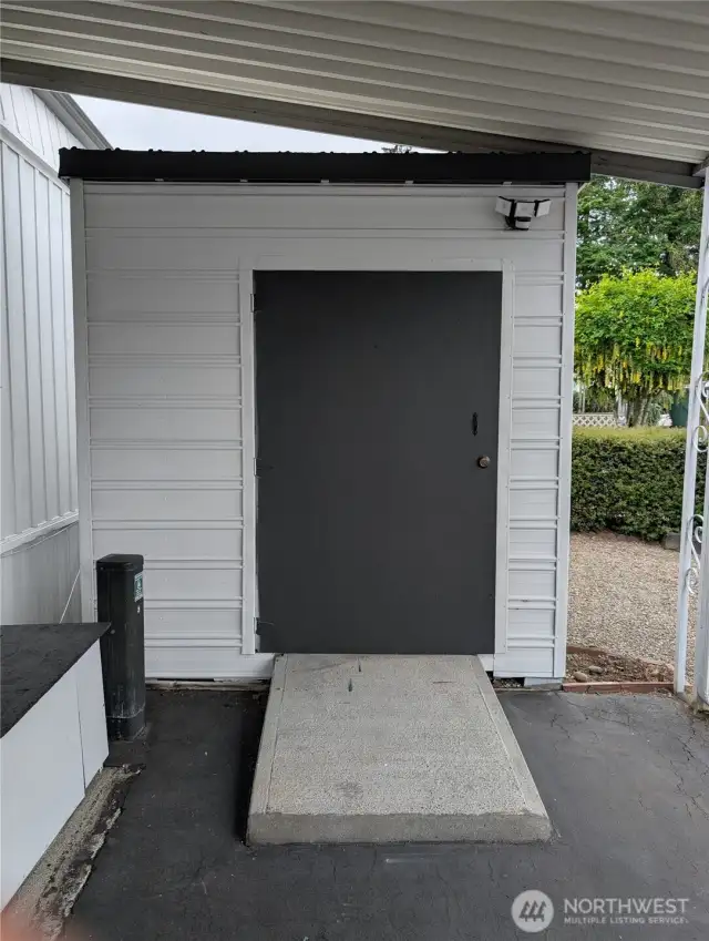 Shed, right of carport
