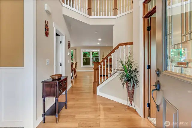 Grand open entryway with vaulted ceiling.