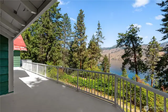 The deck sports a new coating, which goes nicely with the white railing.