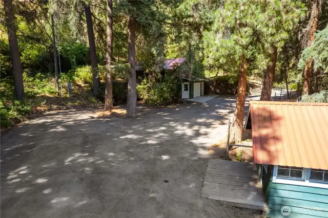 There is so much parking here!  If you look closely you'll see the 110 electrical hook up for an RV straight ahead to the left of the 2 trees next to the garage.