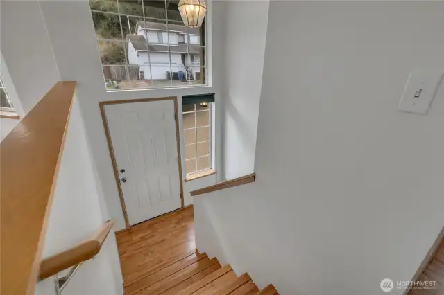 Entry Hall... nice and wide!