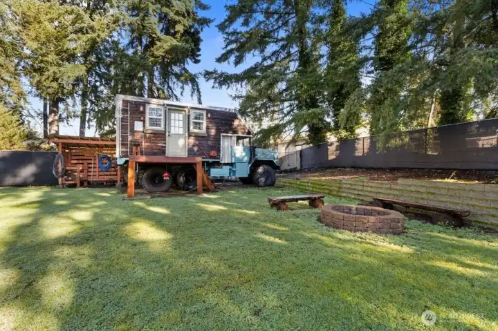 Gated R/V Parking – Secure, gated space with plenty of room for extra vehicles, recreational toys, or trailers.