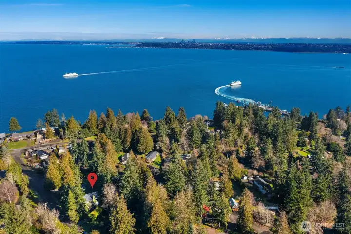 Vashon is truly the heart of Puget Sound with great access to the cities of Seattle & Tacoma, the Olympic and Cascade Mountains and Mount Rainier.