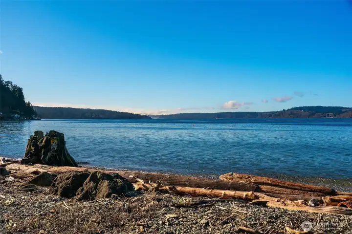 Deeded access to the west-facing beach on Point Vashon. Magical!
