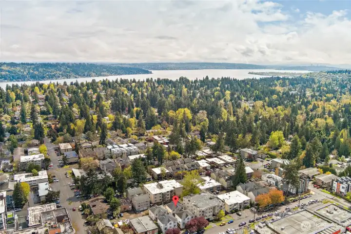 Centrally located near Lake City Way. Walkable to shops, restaurants and transit.