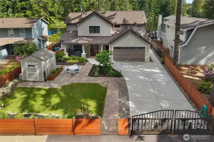 Welcome home - your estate on the lake.