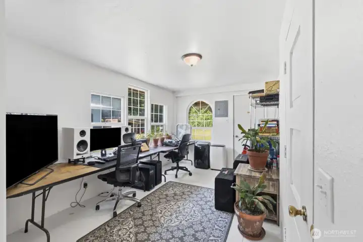 Bonus room. Lots of possibilities here. Bonus room. Lots of possibilities here.