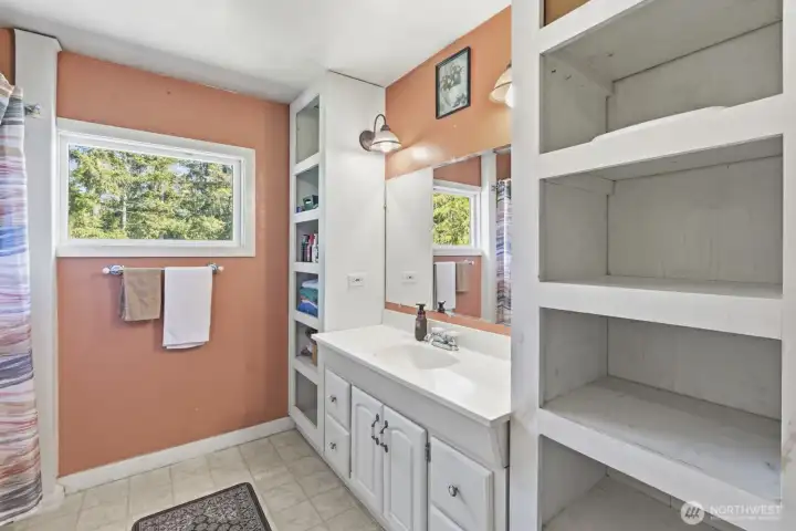 Full guest bath Full guest bath