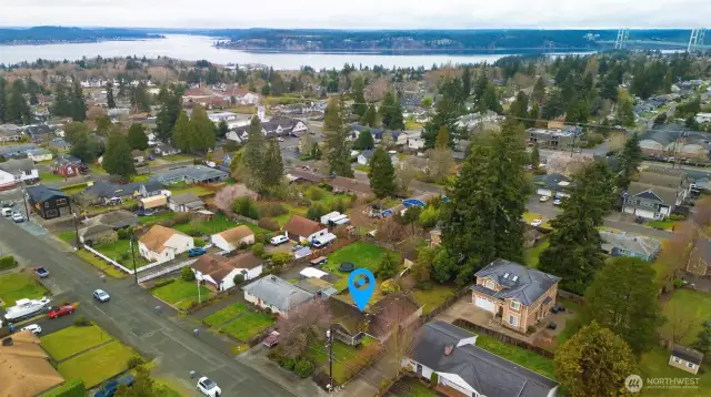 A icon has been added to this picture to show where the home is located