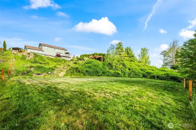 So much room for animals, gardening, play toys - opportunities are endless