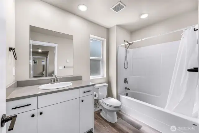 Full guest bath - upper level