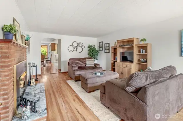 Entry/Living Room