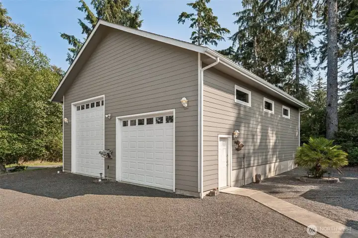 Large 2 bay shop with RV Parking!!
