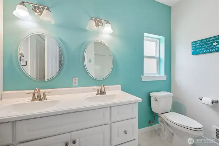 .... And dual sinks in the attached bathroom