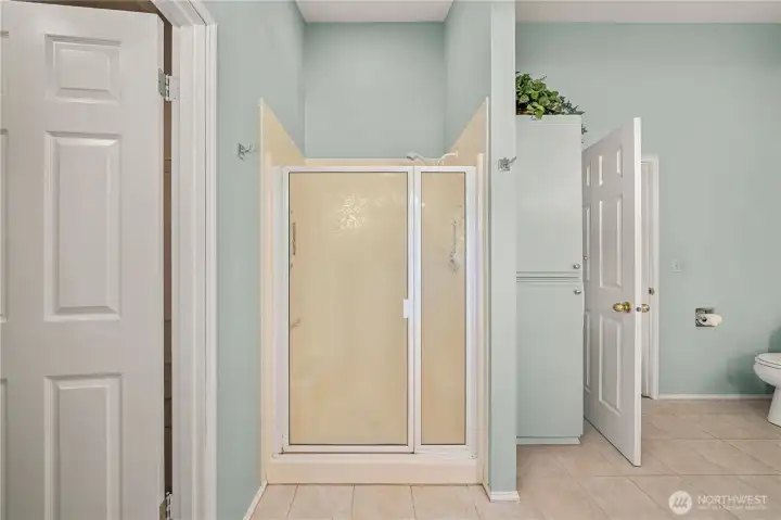 primary shower and walk in closet to the left