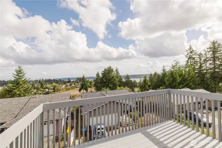 Fantastic views of Sinclair Inlet, Mt Rainier and the City can be enjoyed from the decks on most days.