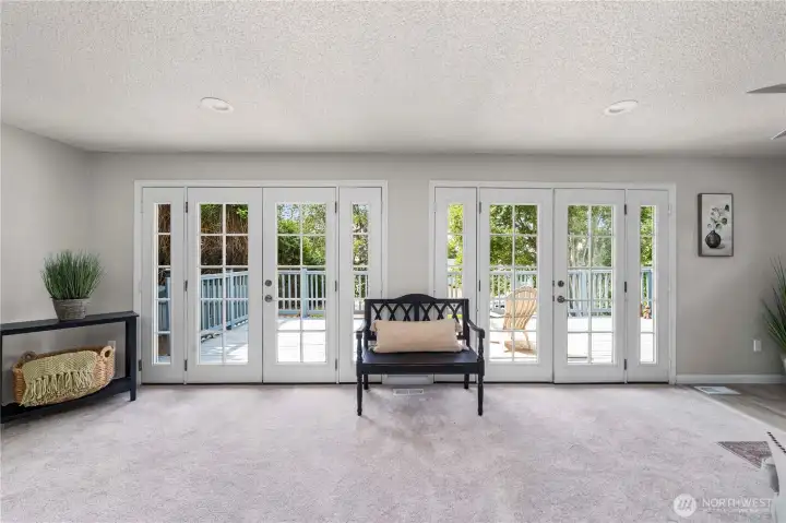 Bright and spacious living room