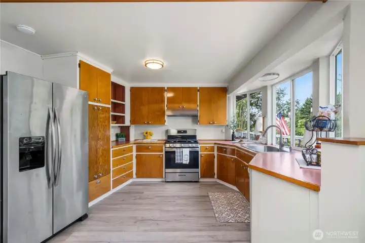 Bright and fresh kitchen