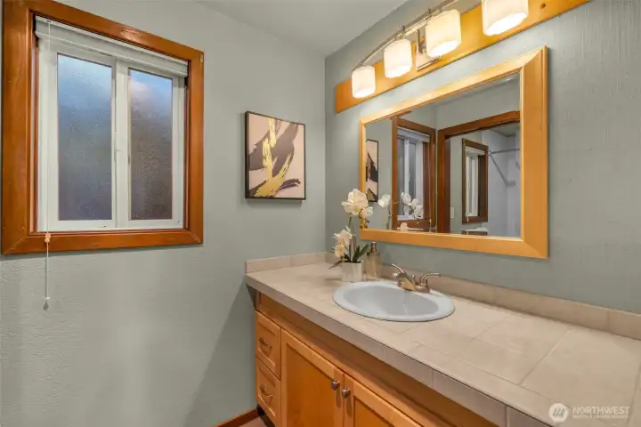 Full bath Thoughtfully designed for comfort and convenience.