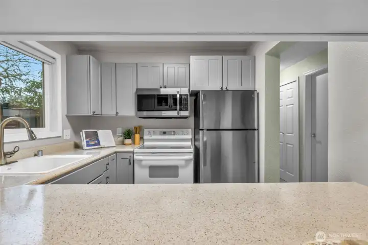 Updated cabinetry, countertops, and appliances—ready for real life.