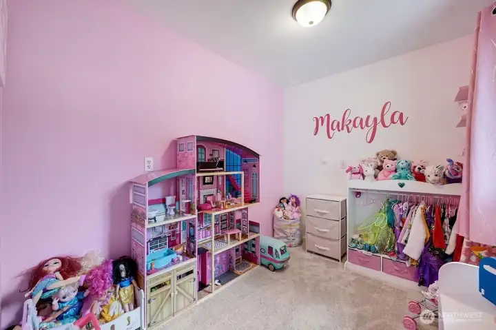 Potential office/studio space. Potential office/studio space.