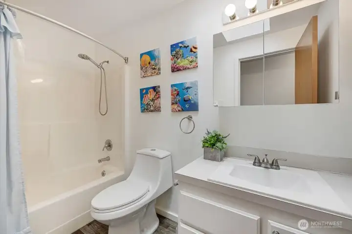 Full Bath in Hallway Full Bath in Hallway