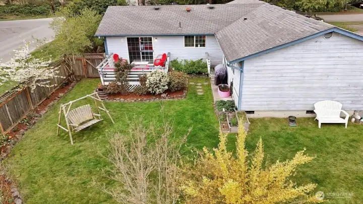 Back yard/Deck Back yard/Deck