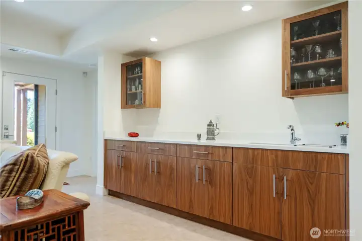 Lower level entertaining bar Lower level entertaining bar