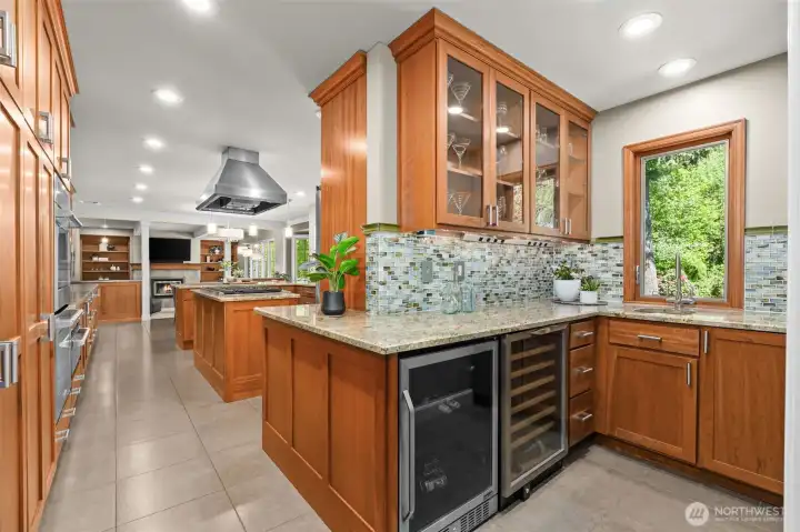 Beautiful and functional beverage bar/butler's pantry